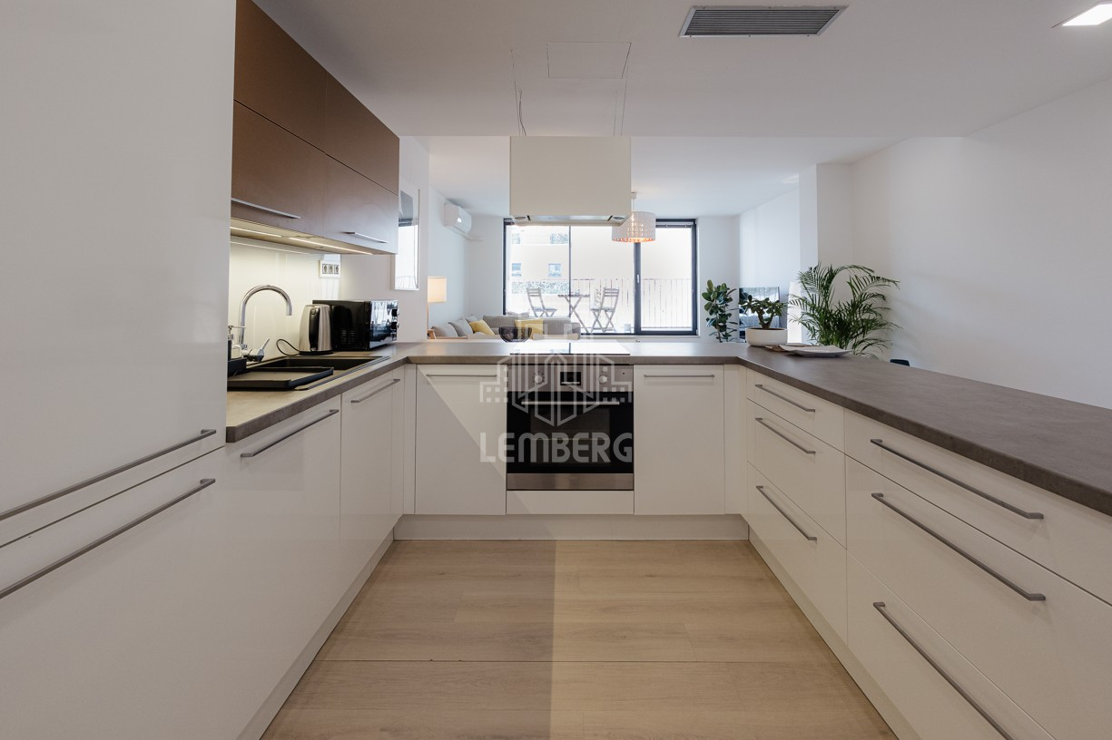 Солнечная 4-комнатная квартира на улице Dunajská