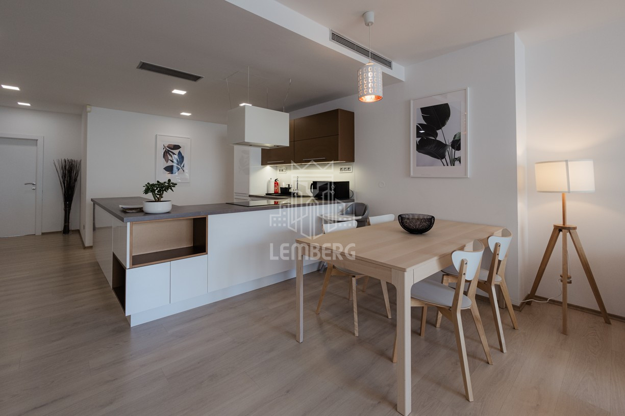 Солнечная 4-комнатная квартира на улице Dunajská