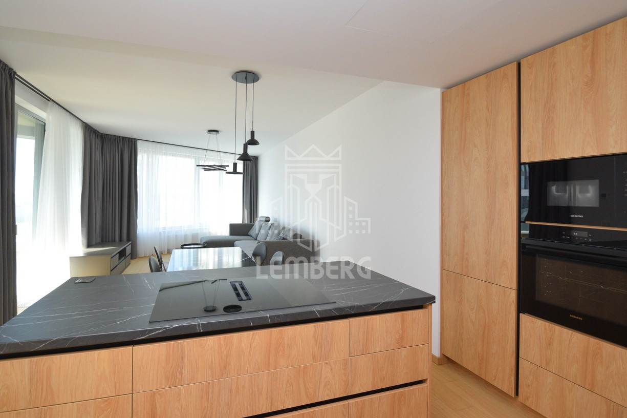 4-комнатная квартира в Sky Park с видом на Dunaj и замок