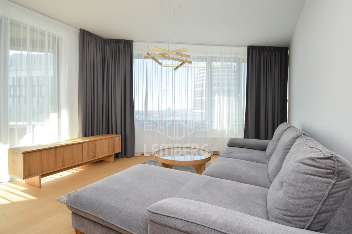 4-кімнатна квартира в Sky Park з видом на Дунай