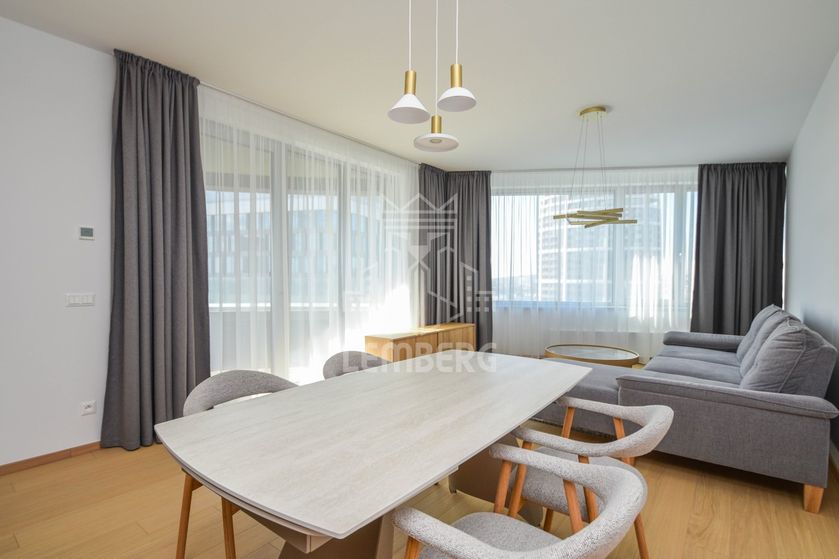 4-кімнатна квартира в Sky Park з видом на Дунай