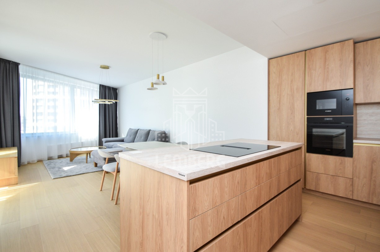 4-кімнатна квартира в Sky Park з видом на Дунай