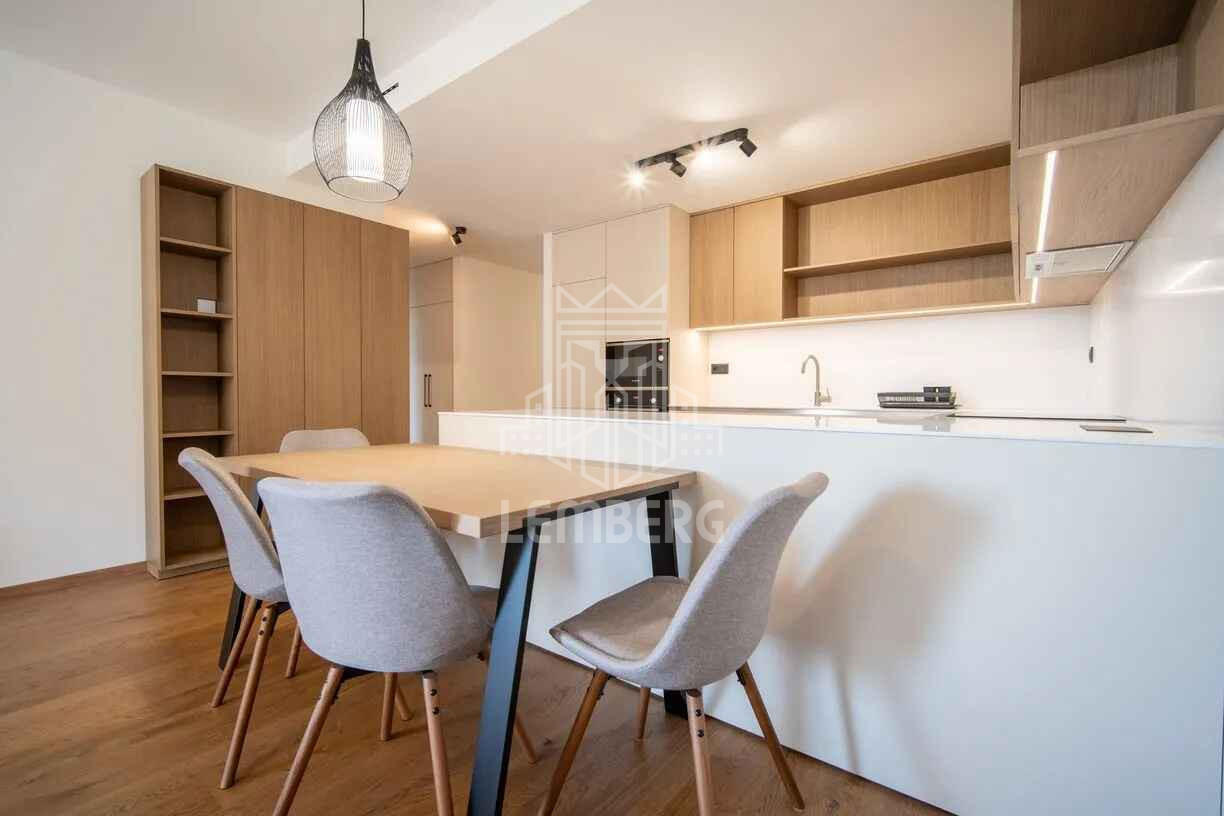 Люксовая 4-комнатная квартира в ЖК Vydrica