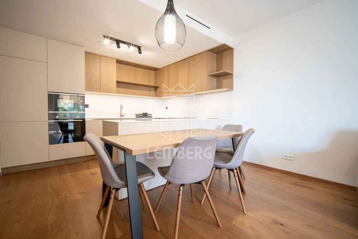 Люксовая 4-комнатная квартира в ЖК Vydrica