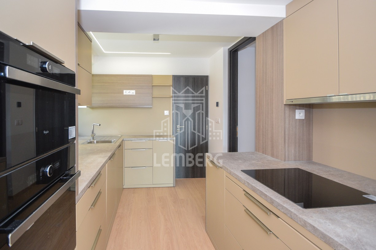 Нова 3-кімнатна квартира з видом на Дунай