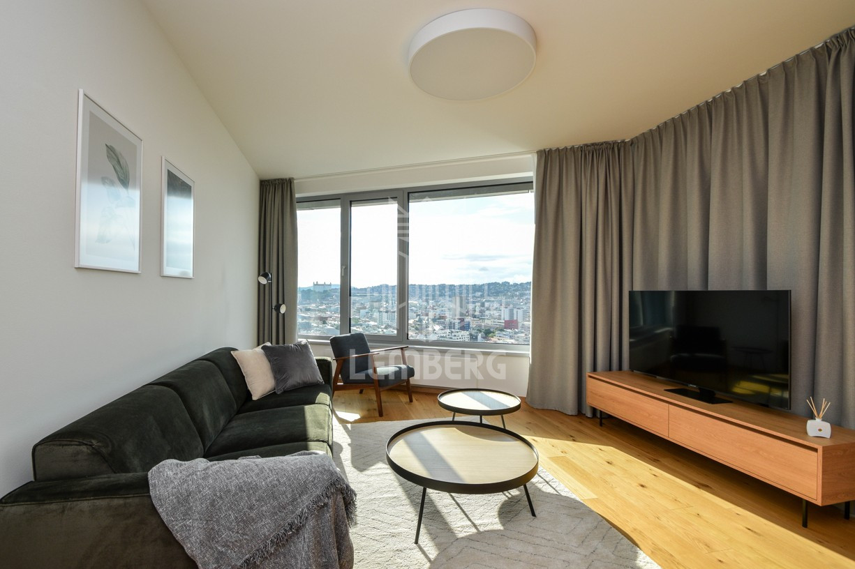 4-кімнатна квартира з видом на місто в проекті Sky Park