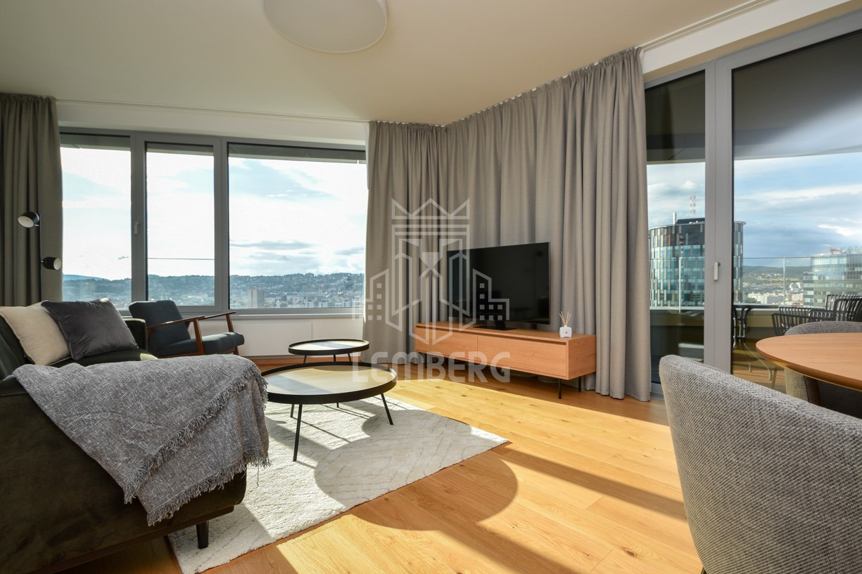 4-кімнатна квартира з видом на місто в проекті Sky Park